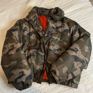 Large Camo bomber/puffer jacket.